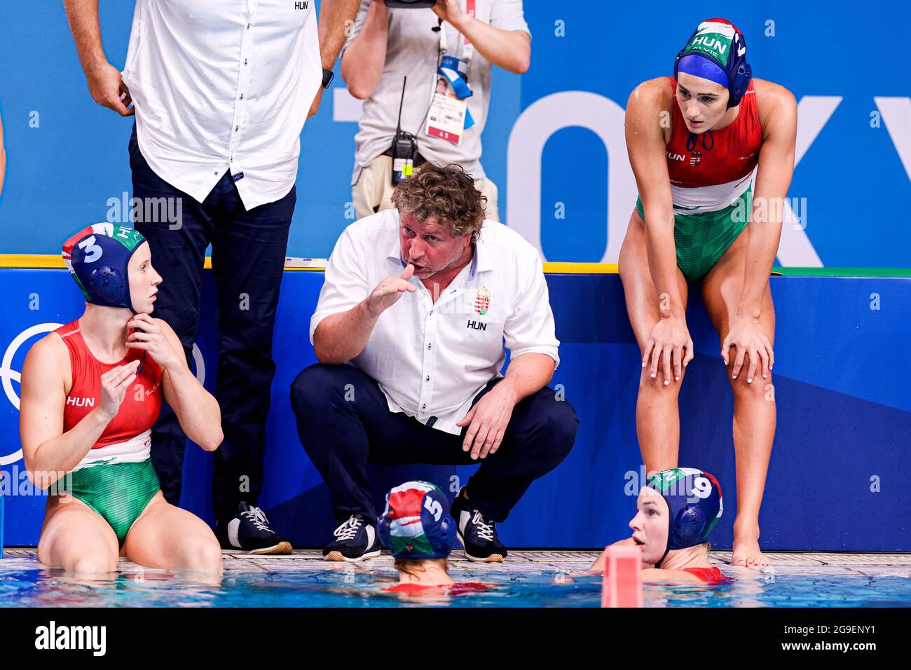 Tokyo Japon Juillet 26 Vanda Valyi De Hongrie Entraineur En Chef Attila Biro De Hongrie Gabriella Szucs De Hongrie Dora Leimeter De Hongrie Dorottya Szilagyi De Hongrie Lors Du Tournoi Tokyo Japon Juillet 26 Vanda Valyi De Hongrie Entraineur En Chef Attila Biro De Hongrie Gabriella Szucs De Hongrie Dora Leimeter De Hongrie Dorottya Szilagyi De Hongrie Lors Du Tournoi