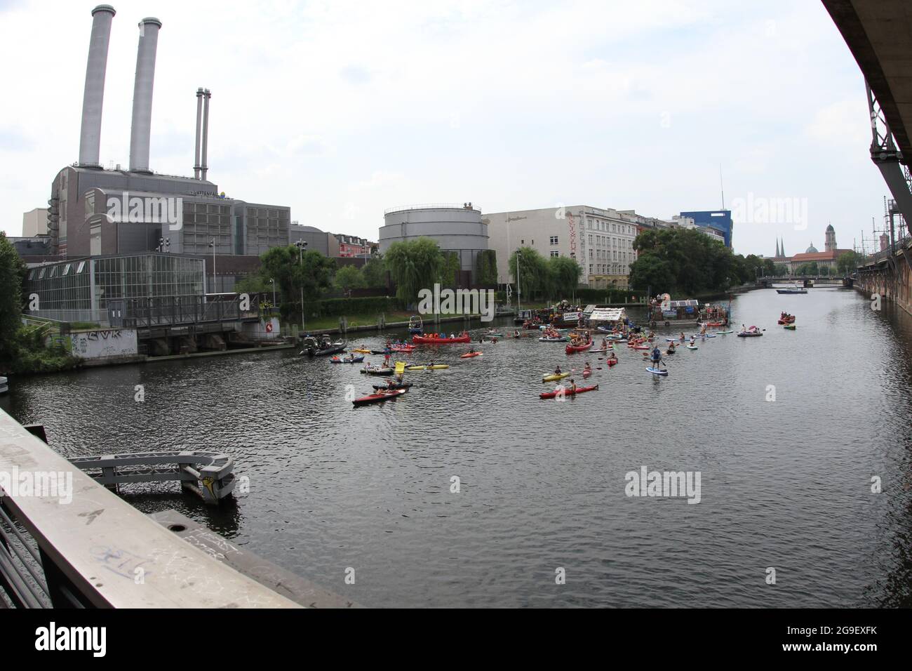 Berlin, Allemagne. 25 juillet 2021. Manifestation de l'Alliance à Berlin : « climat et bateau ». Démonstration climatique pour une sortie plus rapide du charbon et contre le gaz naturel comme technologie de pont pour la transition énergétique. Pour la neutralité climatique la plus rapide possible. (Photo de Simone Kuhlmey/Pacific Press/Sipa USA) crédit: SIPA USA/Alay Live News Banque D'Images