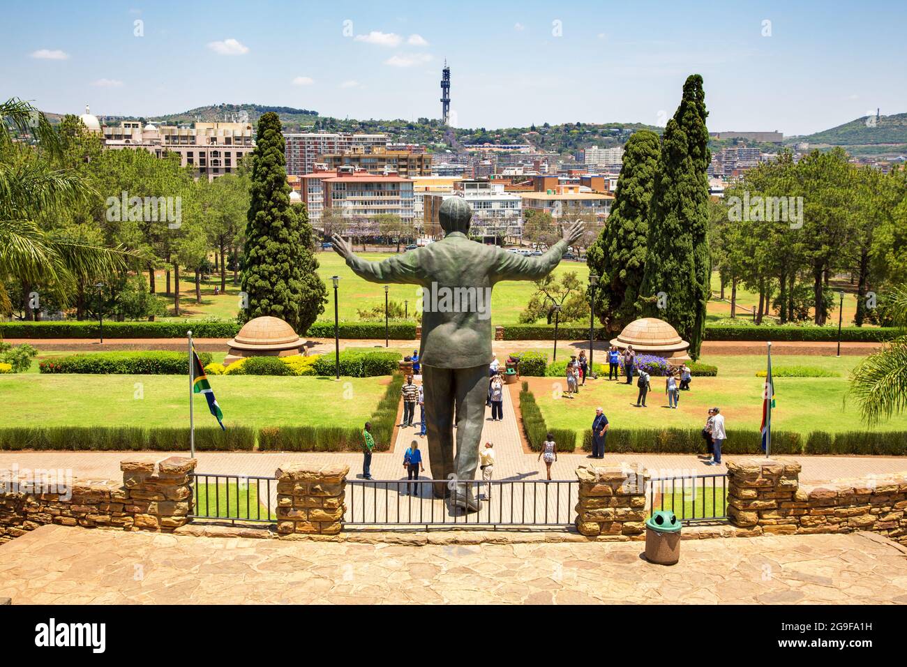 Pretoria, Afrique du Sud - 4 novembre 2016 : statue de bronze géant de Nelson Mandela, ancien président de l'Afrique du Sud et militant anti-apartheid. Fathe Banque D'Images