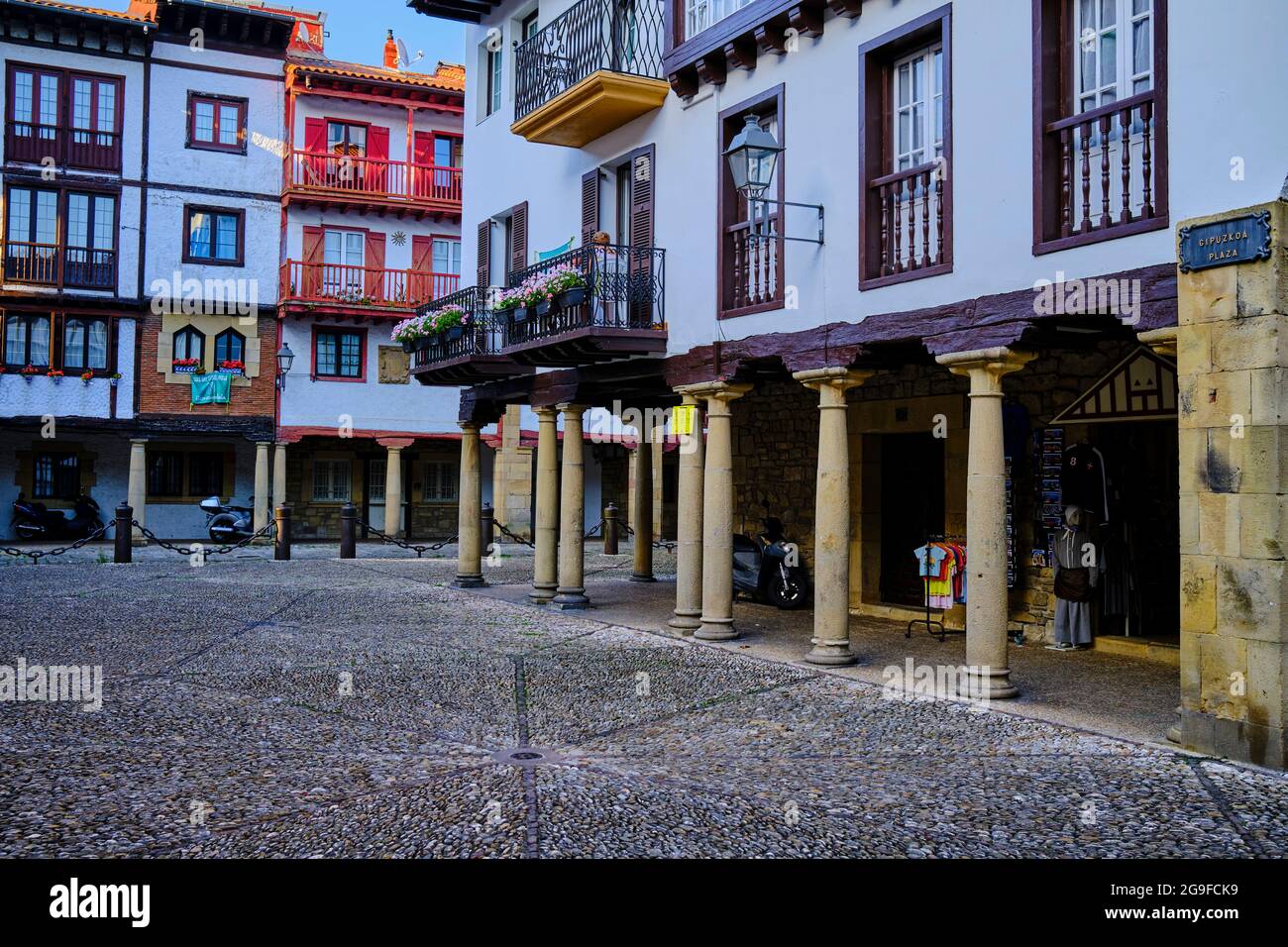 Espagne, pays Basque, Guipuscoa, Fontarrabie, palce Gipuzkoa // Espagne, pays Basque, Guipuscoa, Hondarribia, place Gipuzkoa Banque D'Images