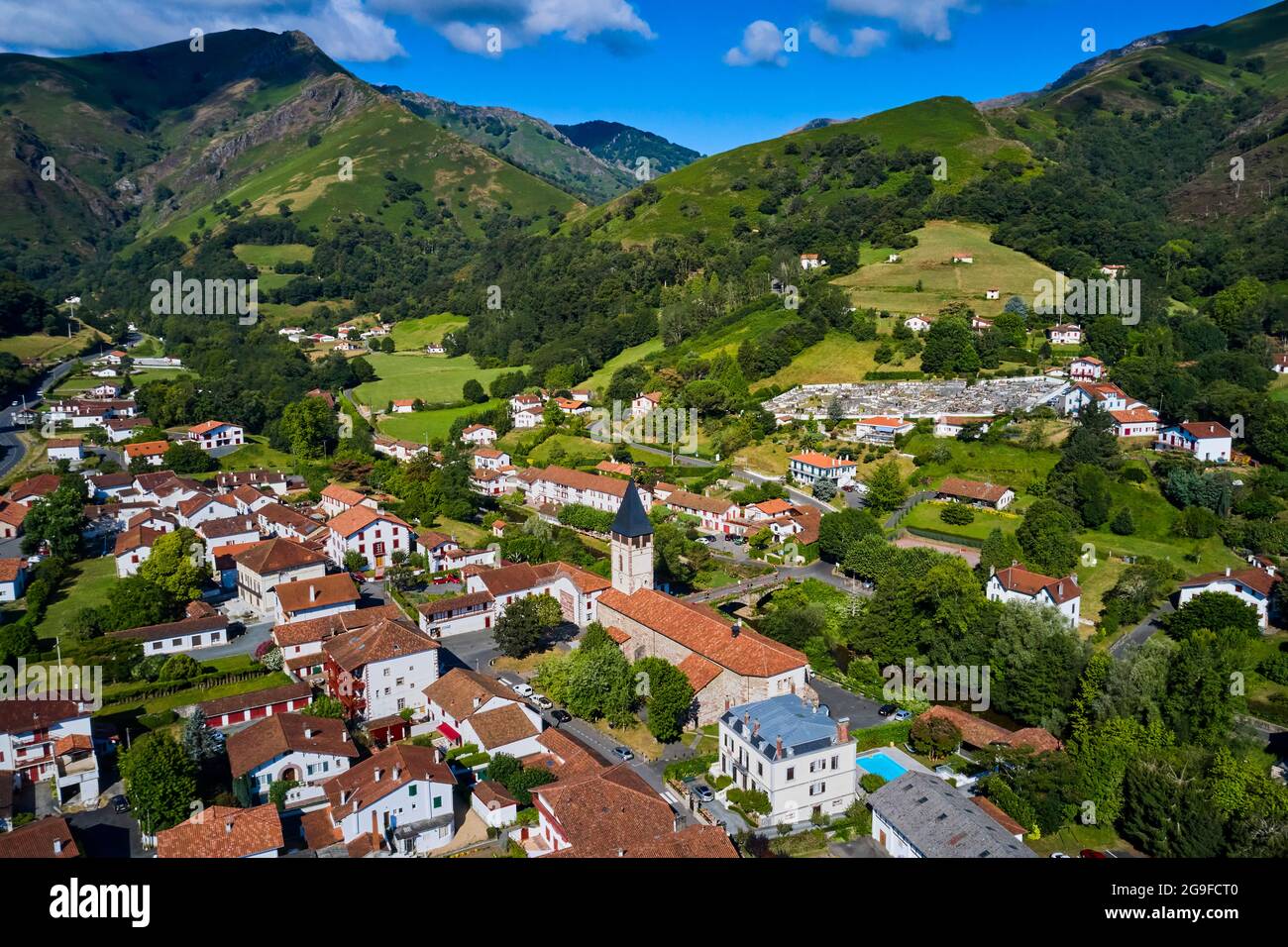 France, Pyrénées-Atlantiques (64), pays Basque, village de Saint-Etienne-de-Baïgorry Banque D'Images