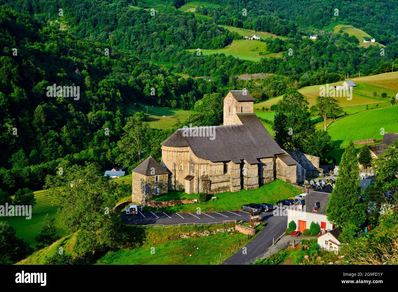 France, Pyrénées-Atlantiques (64), pays Basque, haute-Soule, Sainte-Engrâce, Église romane de Santa Grazi du XIe siècle, sur le chemin de Banque D'Images