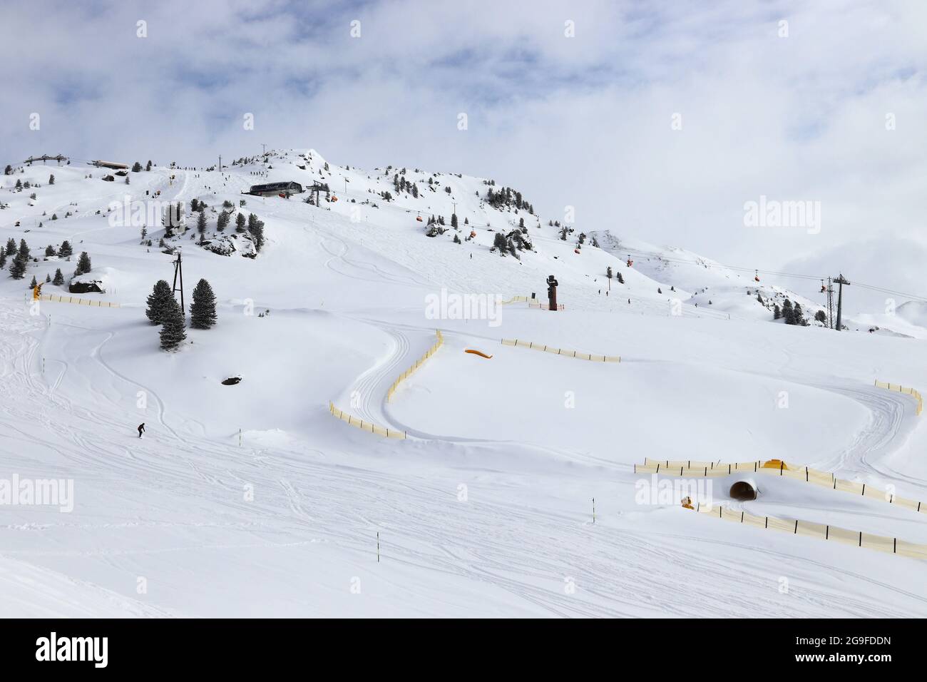 Zell am Ziller, Tyrol. Station de ski autrichienne. Alpes autrichiennes paysage d'hiver. Banque D'Images