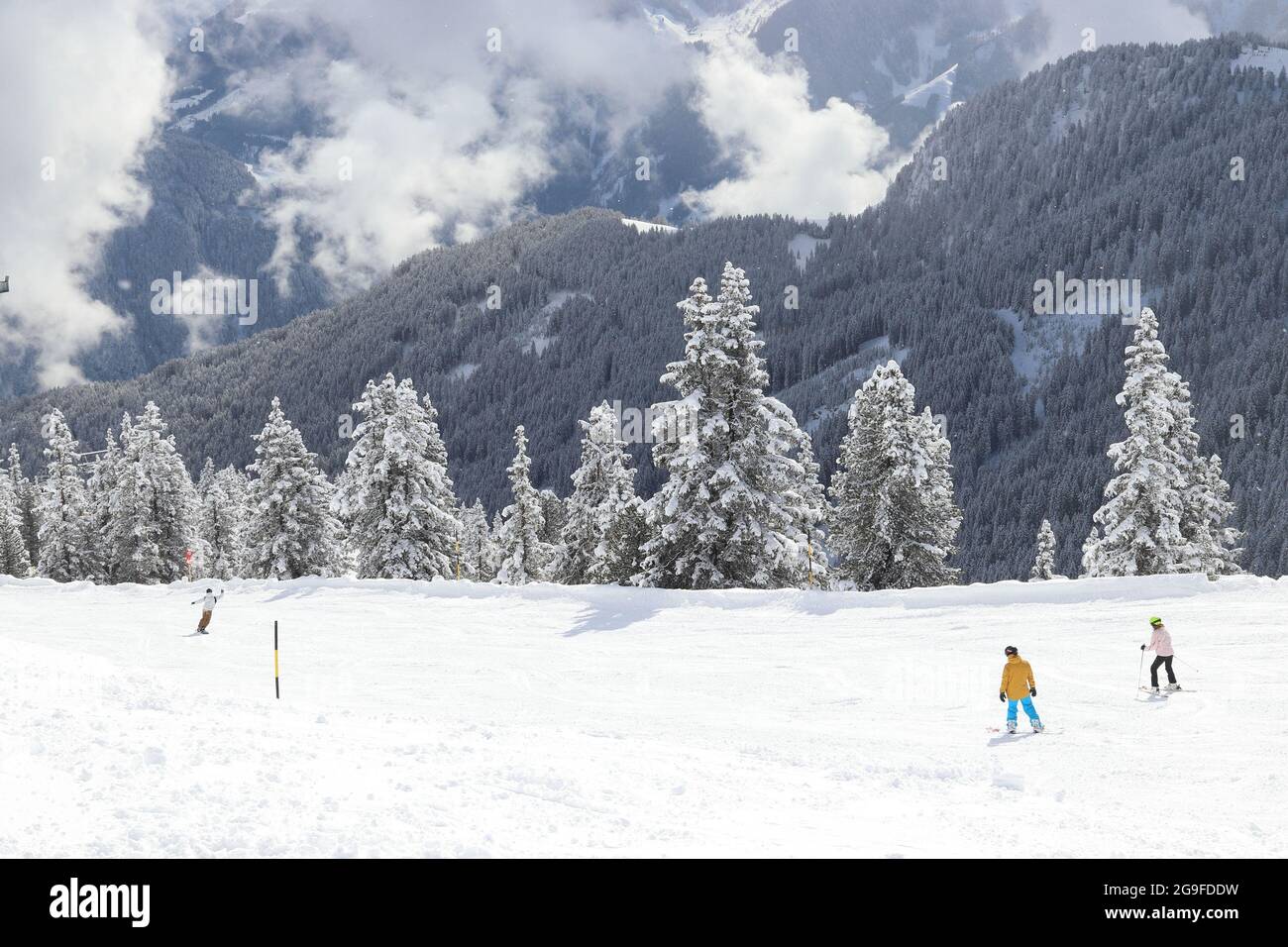 Mayrhofen - station de ski d'hiver des Alpes autrichiennes à Zillertal, Tyrol. Alpes centrales autrichiennes. Banque D'Images
