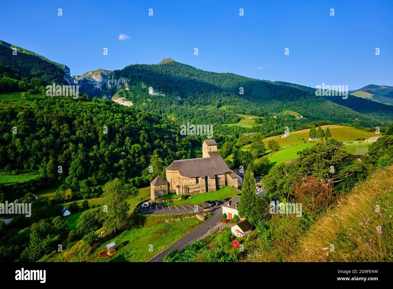 France, Pyrénées-Atlantiques (64), pays Basque, haute-Soule, Sainte-Engrâce, Église romane de Santa Grazi du XIe siècle, sur le chemin de Banque D'Images