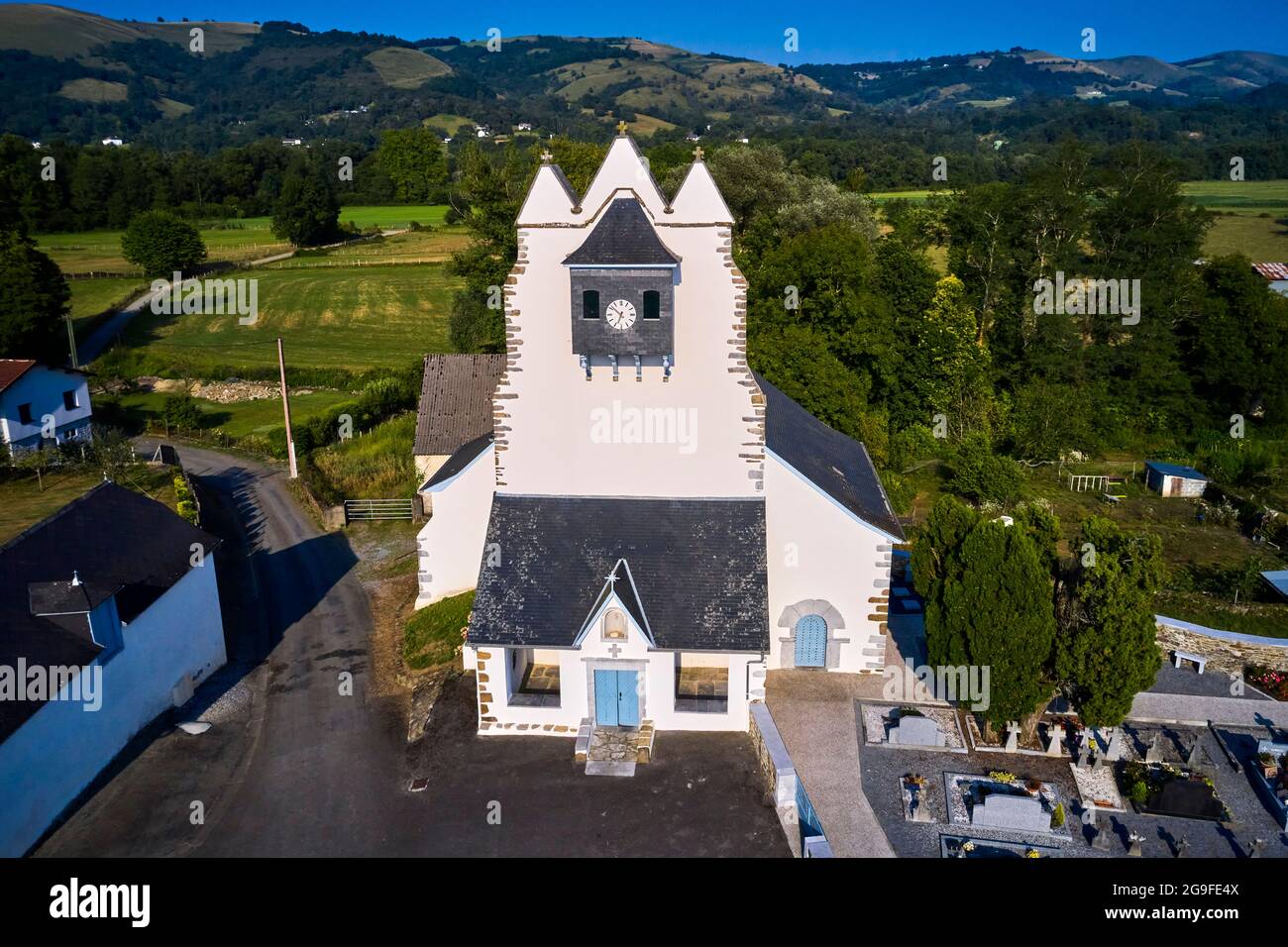 France, Pyrénées-Atlantiques (64), pays Basque, Idaux, clocher trinitaire ou clocher du Soutin, église paroissiale de Saint-Pierre Banque D'Images
