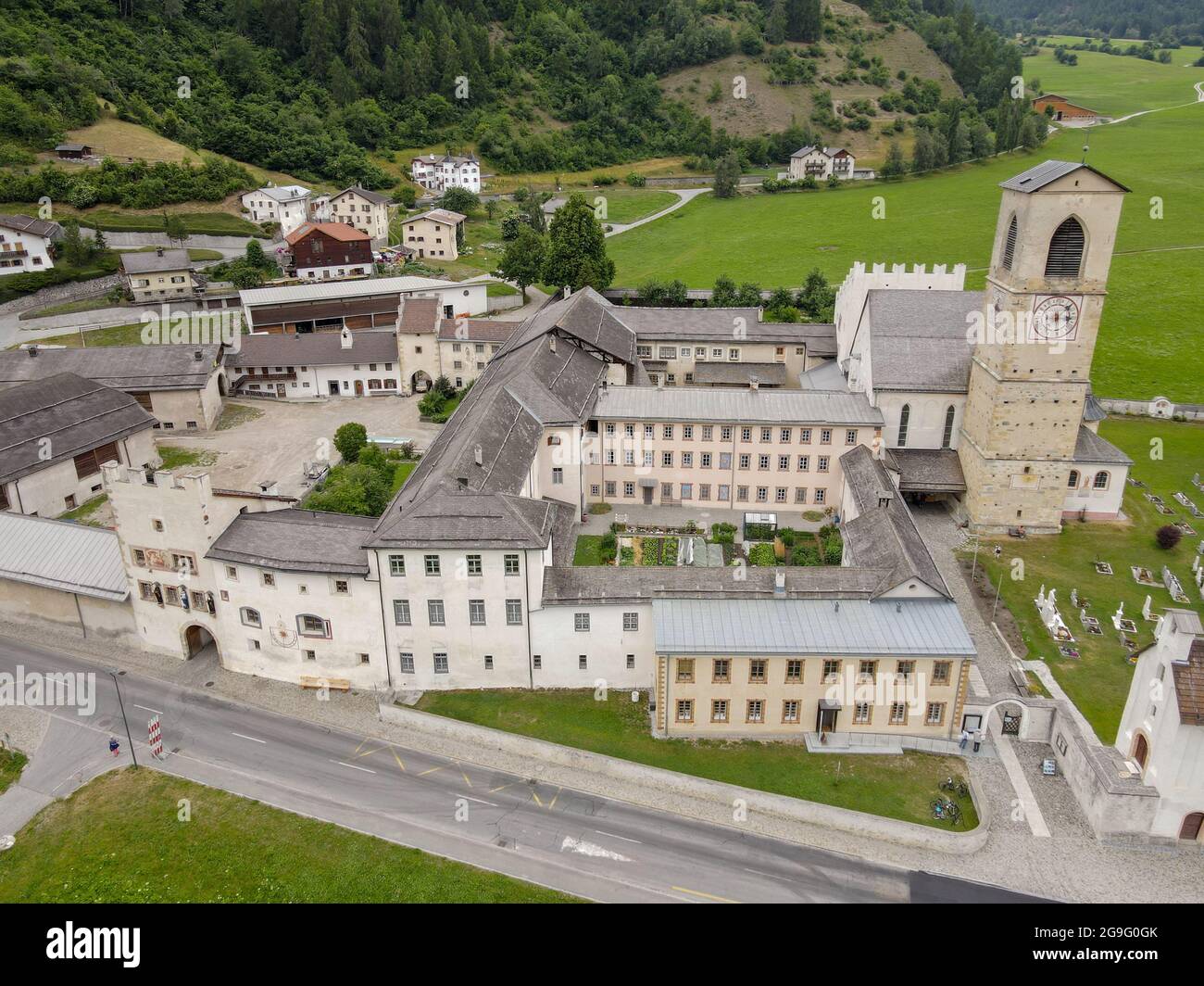 Couvent bénédictin de Saint-Jean à Mustair sur les alpes suisses, patrimoine mondial de l'UNESCO Banque D'Images