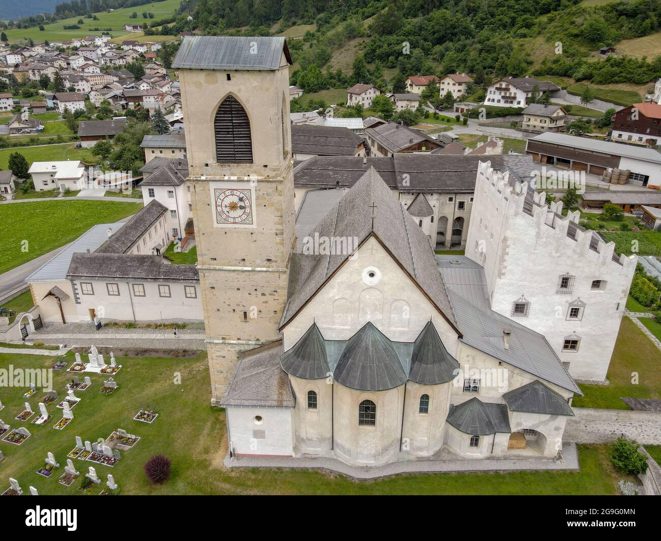 Couvent bénédictin de Saint-Jean à Mustair sur les alpes suisses, patrimoine mondial de l'UNESCO Banque D'Images