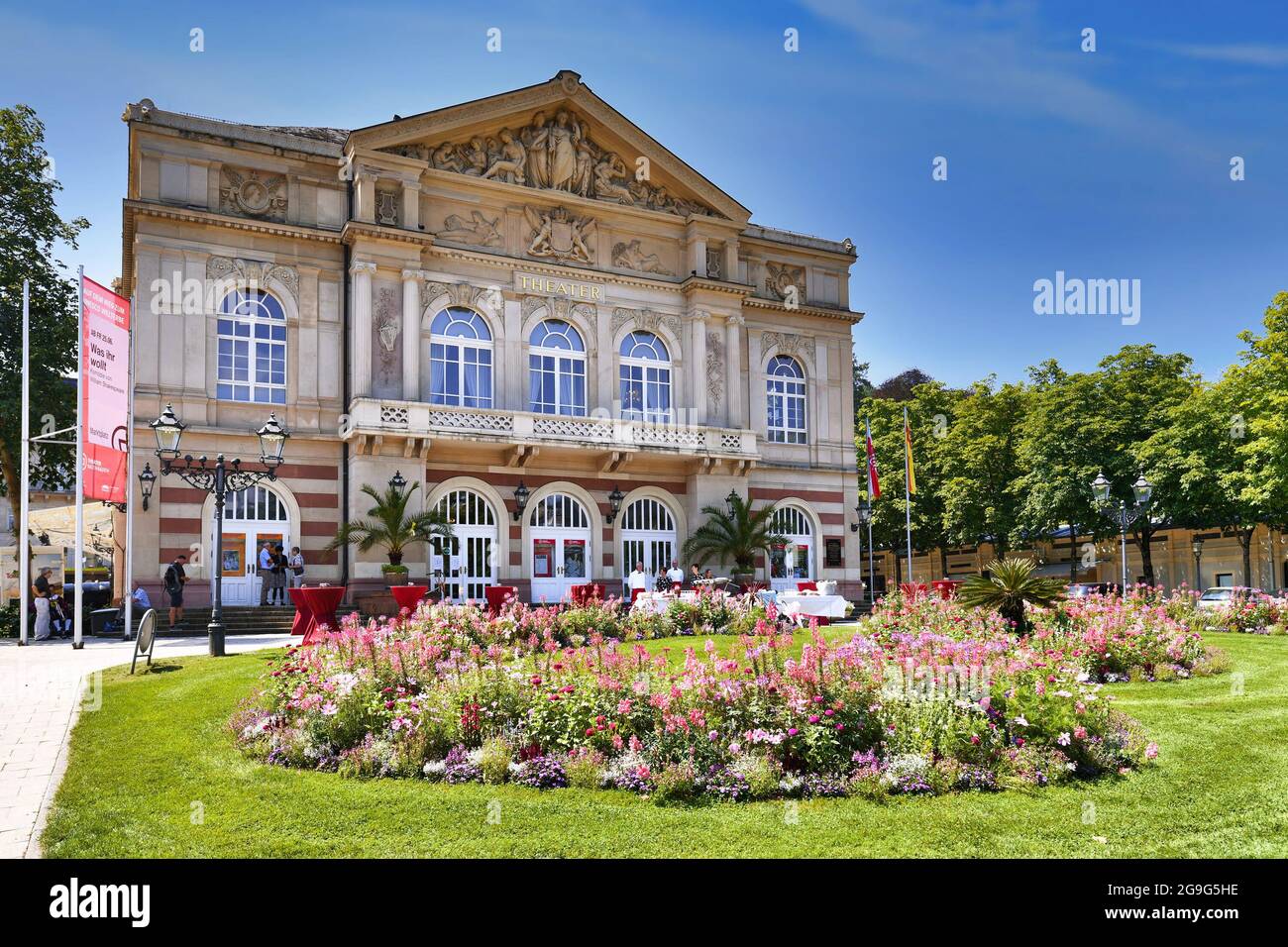 Baden-Baden, Allemagne - juillet 2021: Théâtre historique appelé 'Theatre Baden-Baden' à la place Goetheplatz Banque D'Images