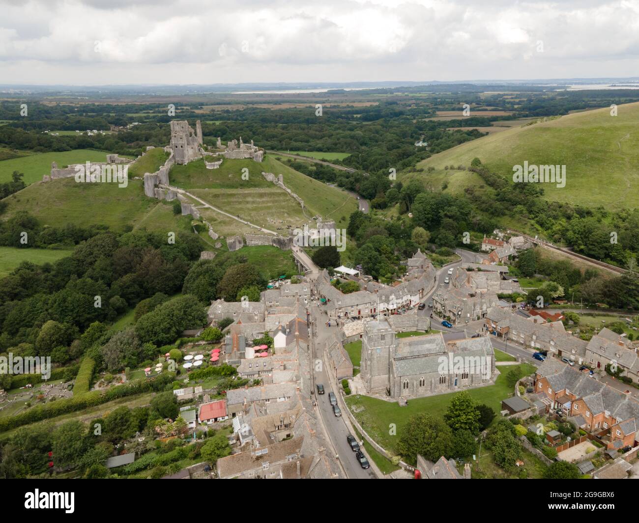 Vue aérienne du château de Corfe, une des ruines historiques près de Swanage dans Dorsets Jurassic Coast- Royaume-Uni Banque D'Images