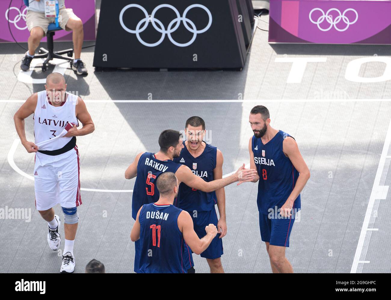 De gauche à droite Edgars KRUMINS (LAT), Dusan DOMOVIC BULUT (SRB), Aleksandar RATKOV (SRB), Mihailo VASIC (SRB) et Dejan MAJSTOROVIC (SRB), action, jubilation, acclamations, joie, Cheers, aperçu, scène de jeu, action, Lettonie Lettonie (LAT) versus Servien Serbie (SRB) 16:22 3 x 3 basket-ball pour hommes, ronde de piscine pour hommes, Aomi Urban Sports Park 26.07.2021 Jeux Olympiques d'été 2020, de 23.07. - 08.08.2021 à Tokyo/Japon. Banque D'Images