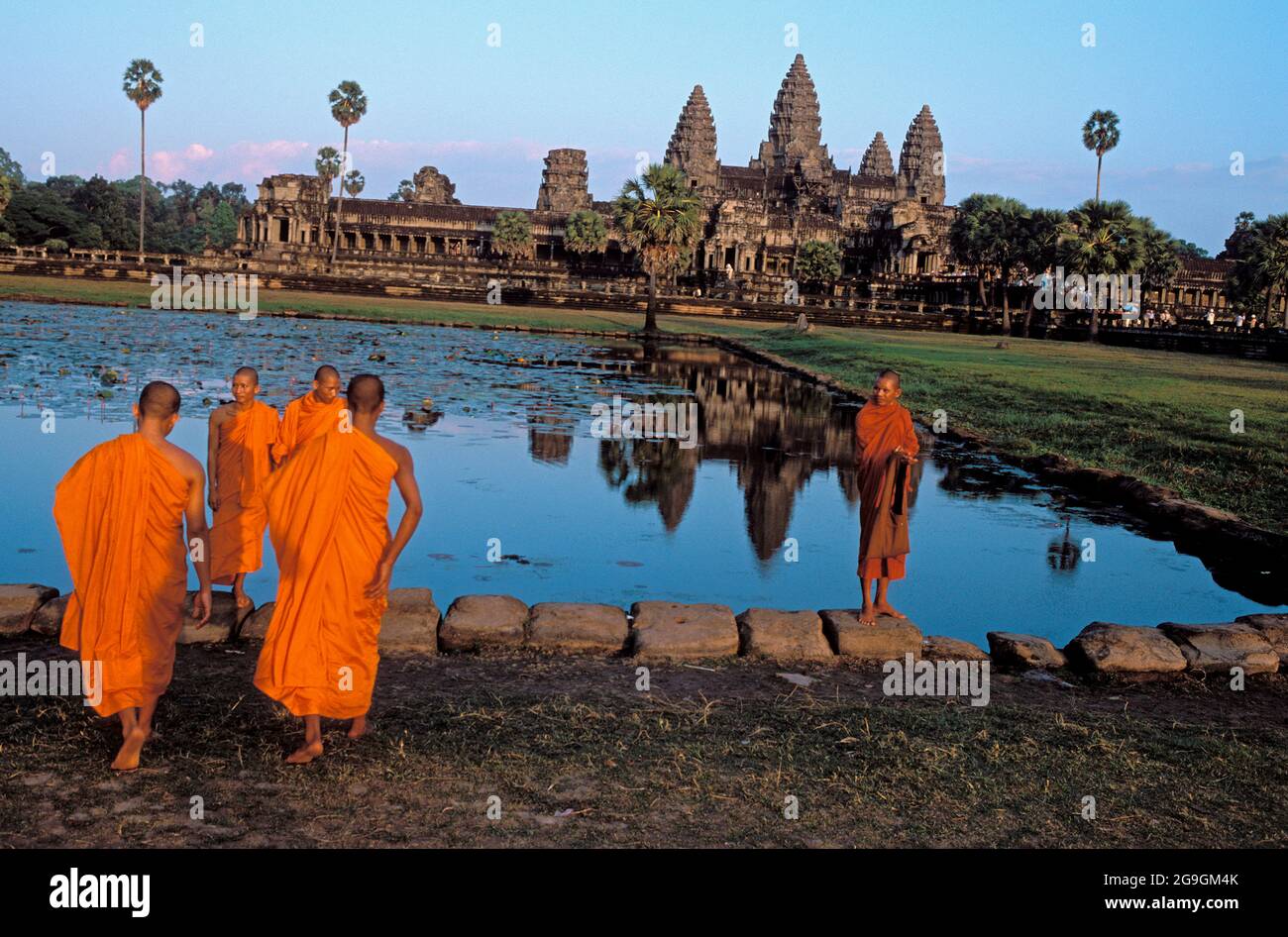 Cambodge, Ankgor, temple de la TVA d'Angkor, patrimoine mondial de l'UNESCO, moine novice Banque D'Images