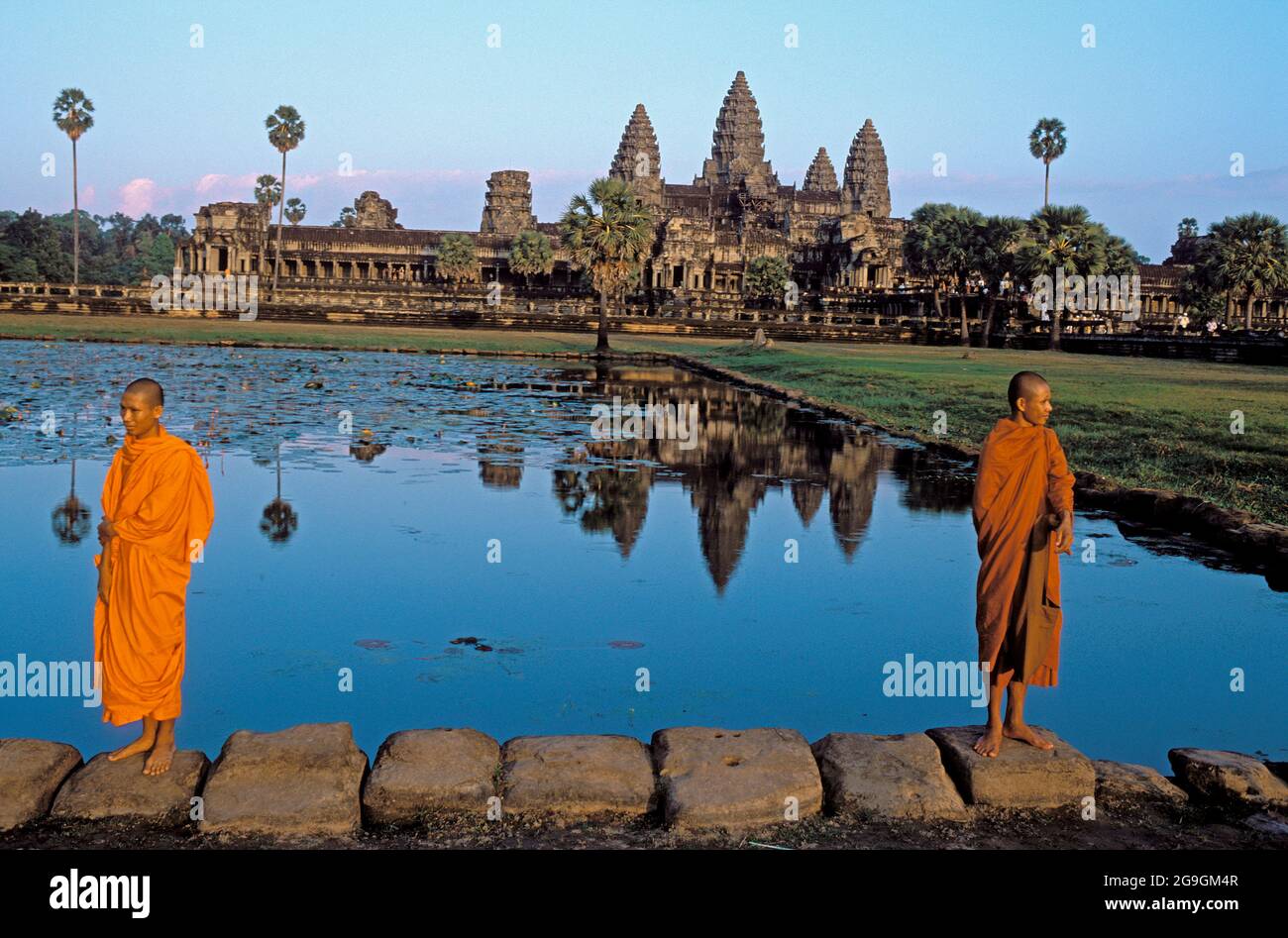 Cambodge, Ankgor, temple de la TVA d'Angkor, patrimoine mondial de l'UNESCO, moine novice Banque D'Images
