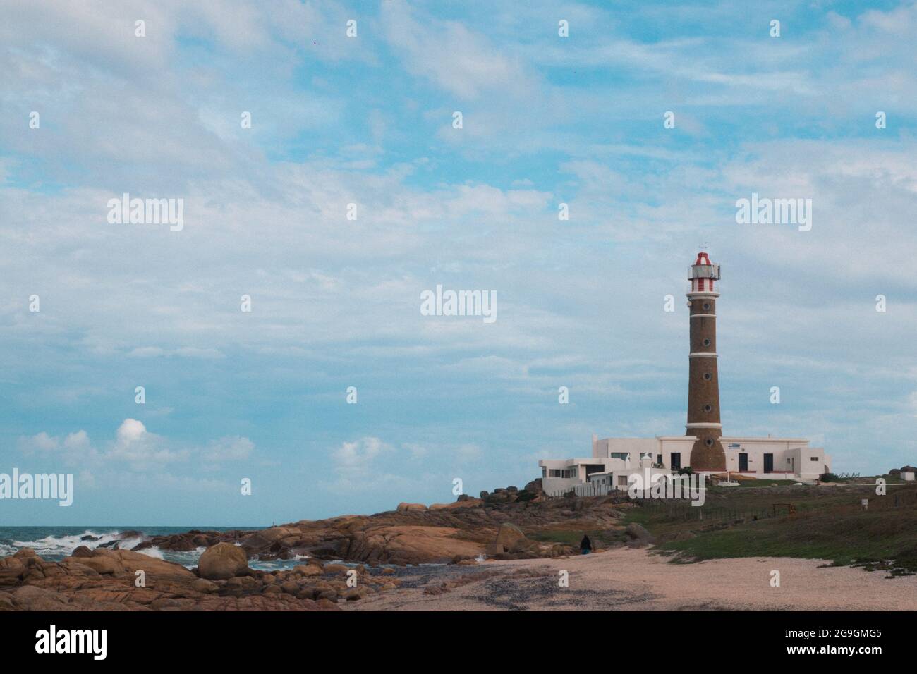 Cabo polonio, Uruguay, Amérique. phare au bord de la falaise sur la plage. Banque D'Images