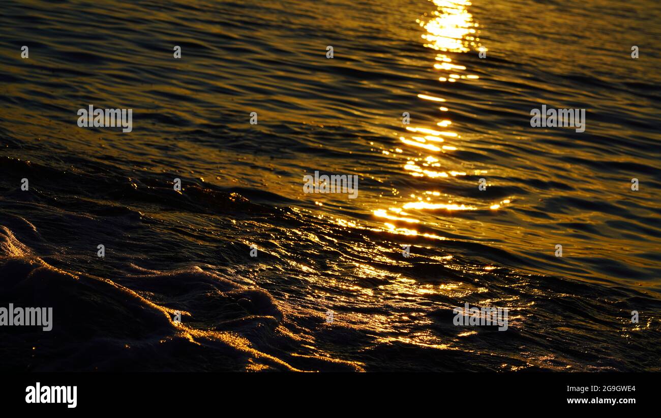 Coucher de soleil sur la mer Noire en juin Banque D'Images