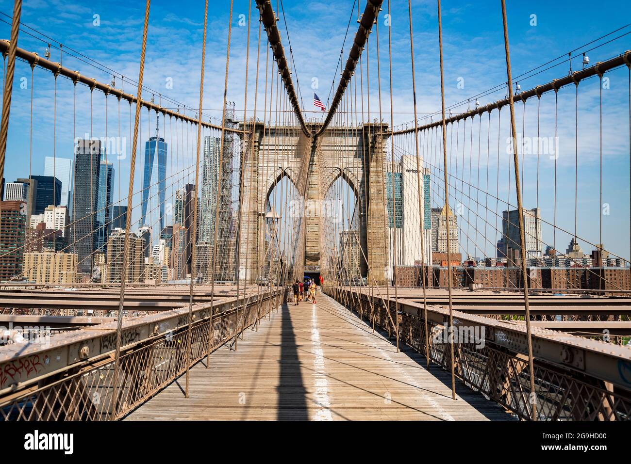 NEW YORK CITY - 17 JUILLET 2021 : vue sur les gratte-ciel de Broklyn depuis le pont de Brooklyn. Banque D'Images