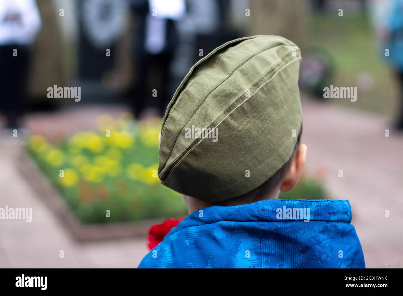Le bébé est le 9 mai. Casquette militaire. Un enfant dans un ancien  uniforme militaire. Un jour commémoratif de la Seconde Guerre mondiale  Photo Stock - Alamy