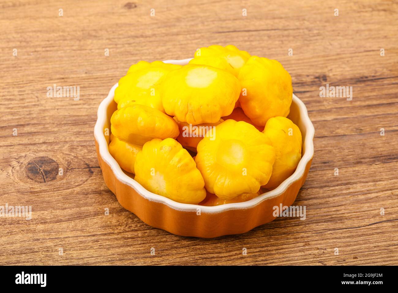 Bebe Patisson Marine Dans Le Bol Photo Stock Alamy
