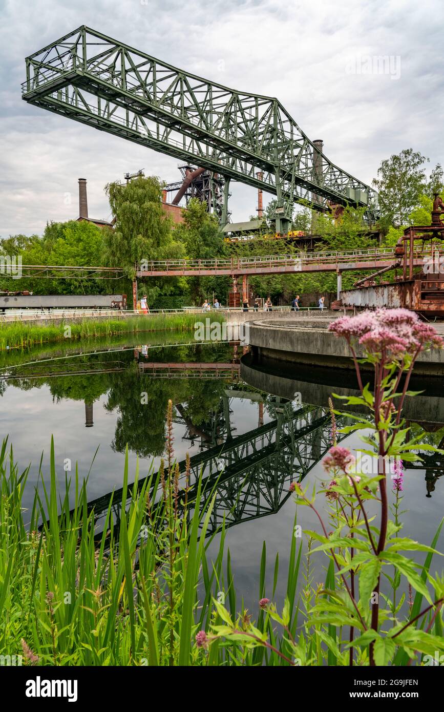 Duisburg North Landscape Park, ancien clarificateur circulaire, NRW, Allemagne Banque D'Images