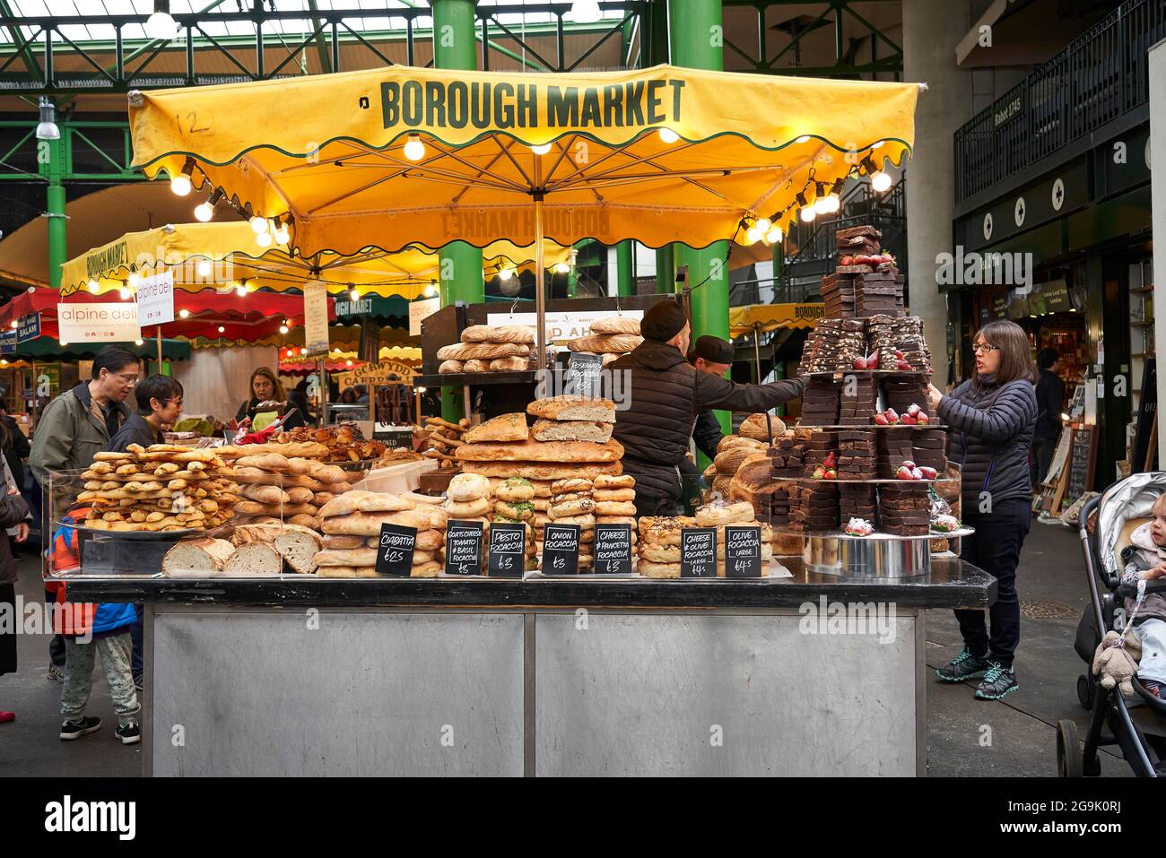Marché stands Bread Borough Market, Londres, Angleterre, Royaume-Uni Banque D'Images
