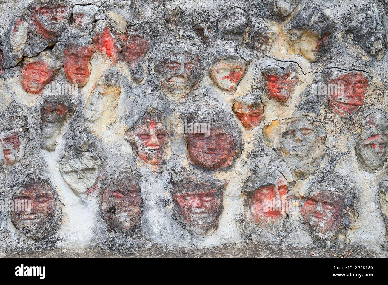 Des milliers de figures sculptées par l'artiste Filippo Bentivegna à il Castello Incantato, Sciacca, Sicile, Italie Banque D'Images