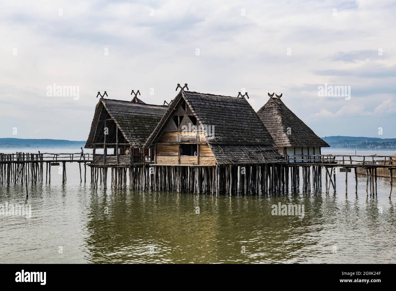 Patrimoine mondial de l'UNESCO le musée archéologique en plein air abrite des maisons en pilotis, sur le lac de Constance, Unteruhldingen, Allemagne Banque D'Images