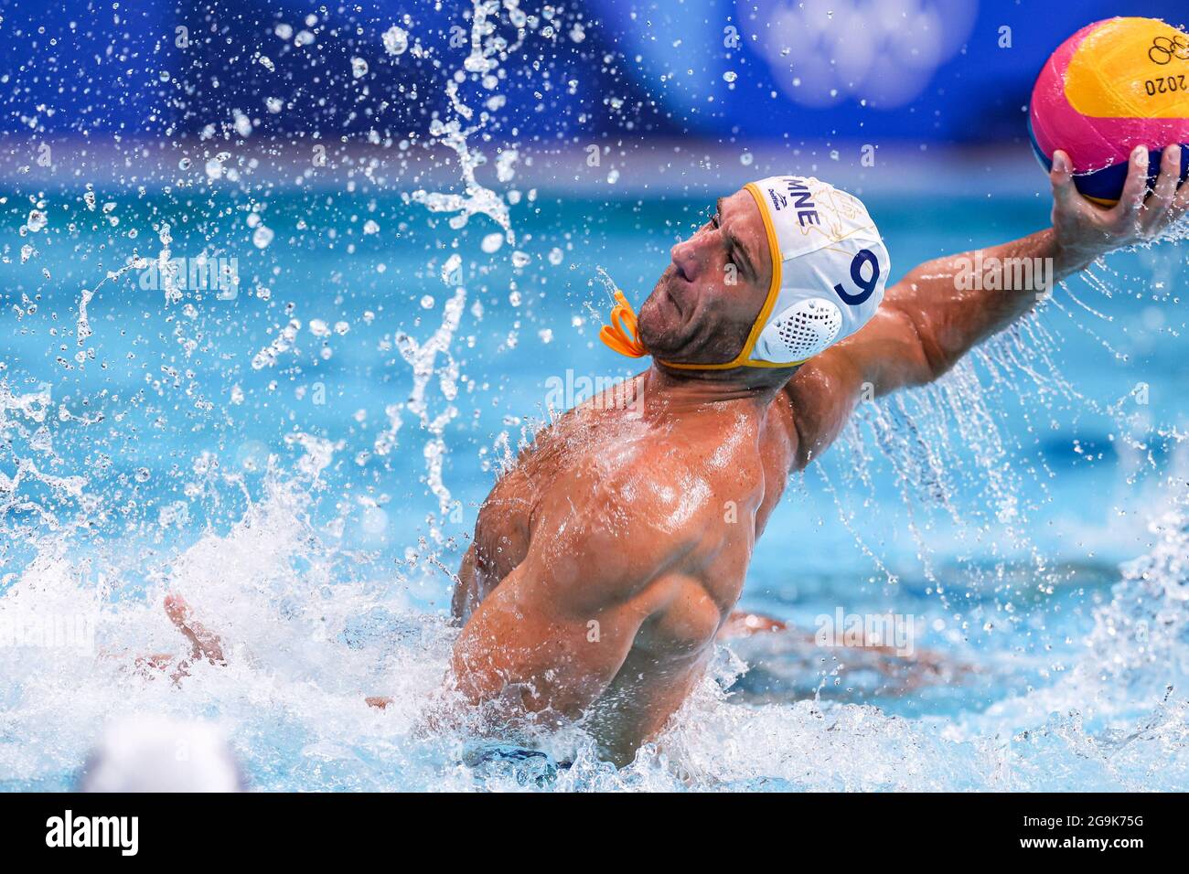 TOKYO, JAPON - JUILLET 27: Aleksandar Ivovic du Monténégro pendant le match des hommes du Tournoi de water-polo olympique de Tokyo 2020 entre le Monténégro et l'Espagne au Centre de Waterpolo de Tatsumi le 27 juillet 2021 à Tokyo, Japon (photo de Marcel ter Bals/Orange Pictures) crédit: Orange pics BV/Alay Live News Banque D'Images