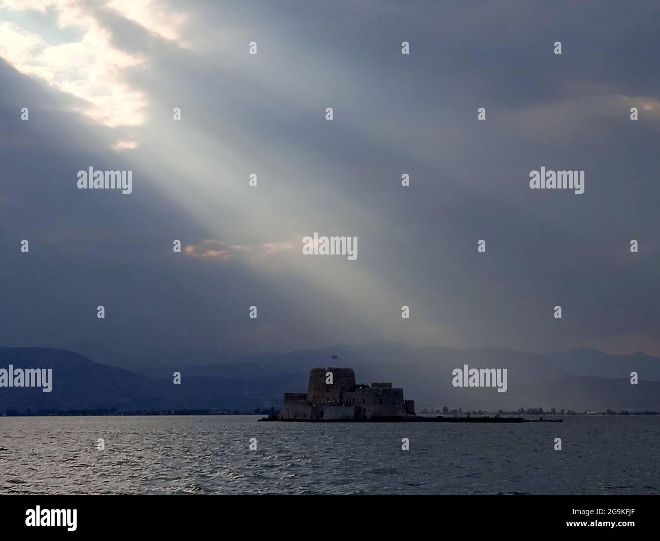 Forteresse de Bourtzi, une prison en mer en face de la ville de Nafplio Banque D'Images