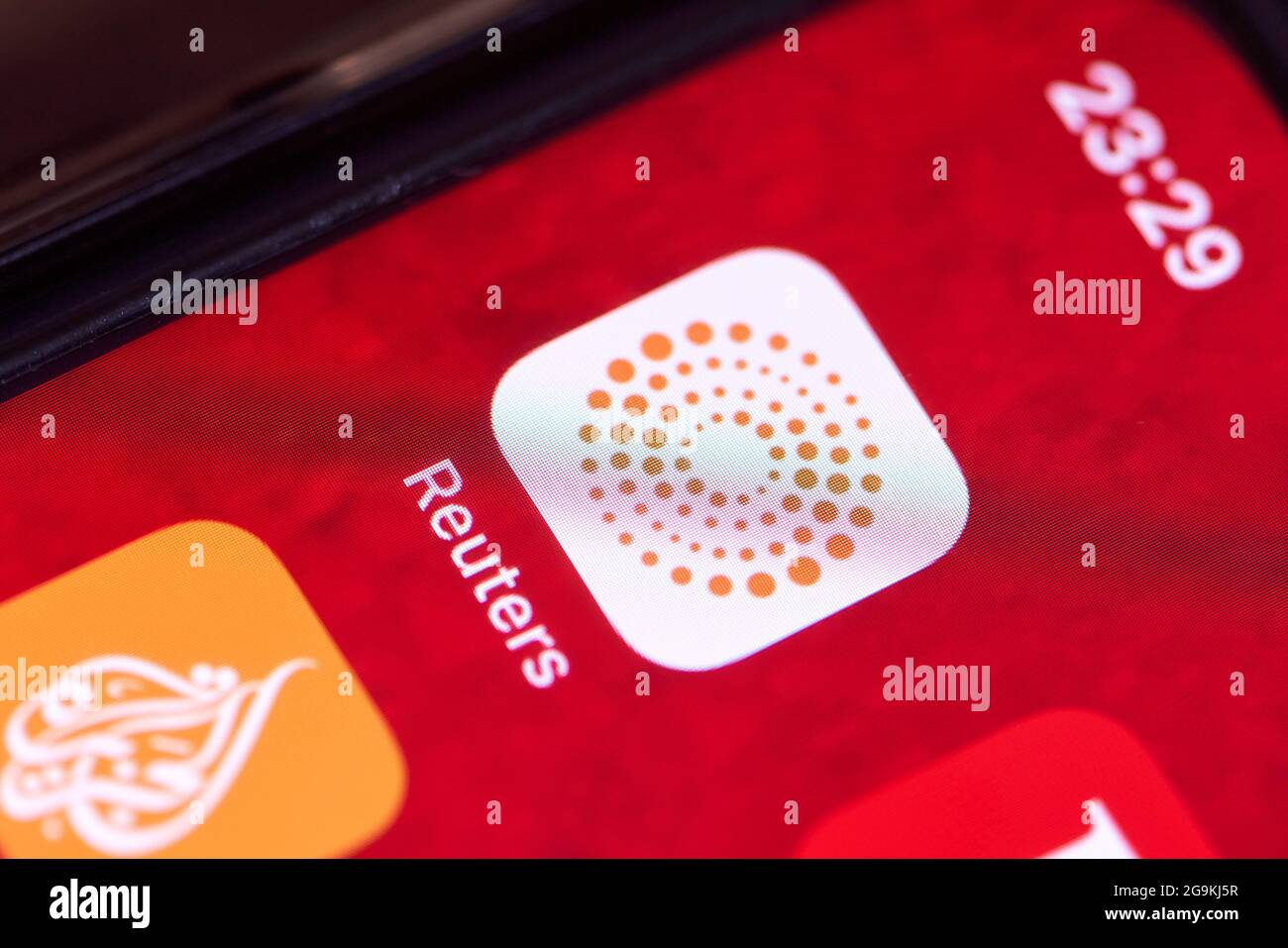 Tashkent, Ouzbékistan - 15 juillet 2021 : application mobile Reuters sur l'écran du smartphone de l'iPhone Banque D'Images
