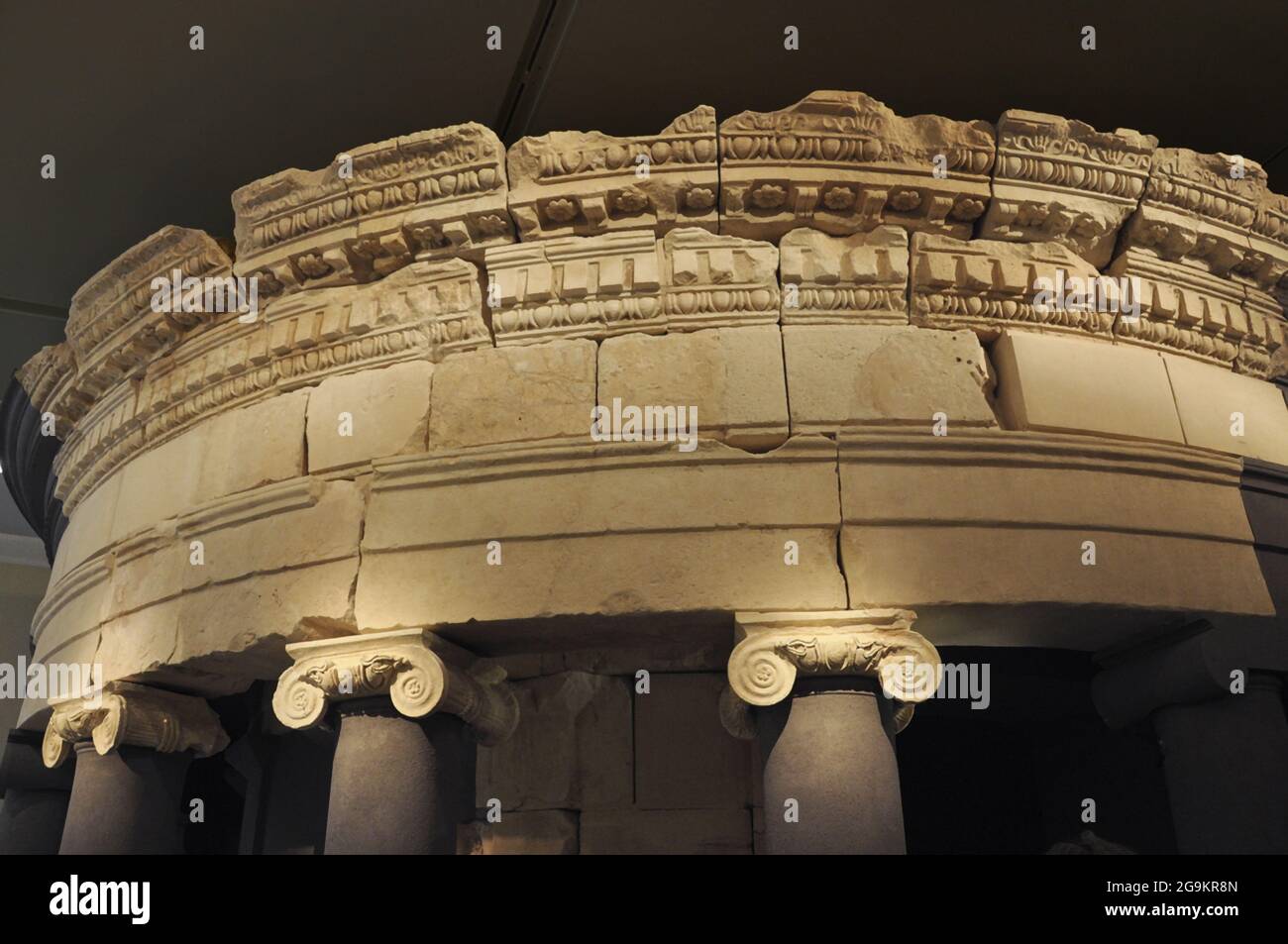 6887. Reconstruction du mausolée du roi Hérode, au sud de Jérusalem. Le sarcophage de Hérode a été placé au centre. Banque D'Images