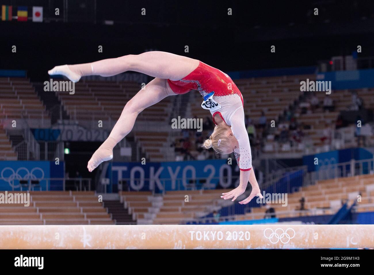 Tokyo, Japon. 25 juillet 2021. Angelina Melnikova (382) du Comité olympique russe (ROC) se produit sur le faisceau lors de la qualification des femmes aux Jeux Olympiques de Tokyo en 2020 au Centre de gymnastique Ariake de Tokyo, au Japon. Daniel Lea/CSM}. Crédit : csm/Alay Live News Banque D'Images