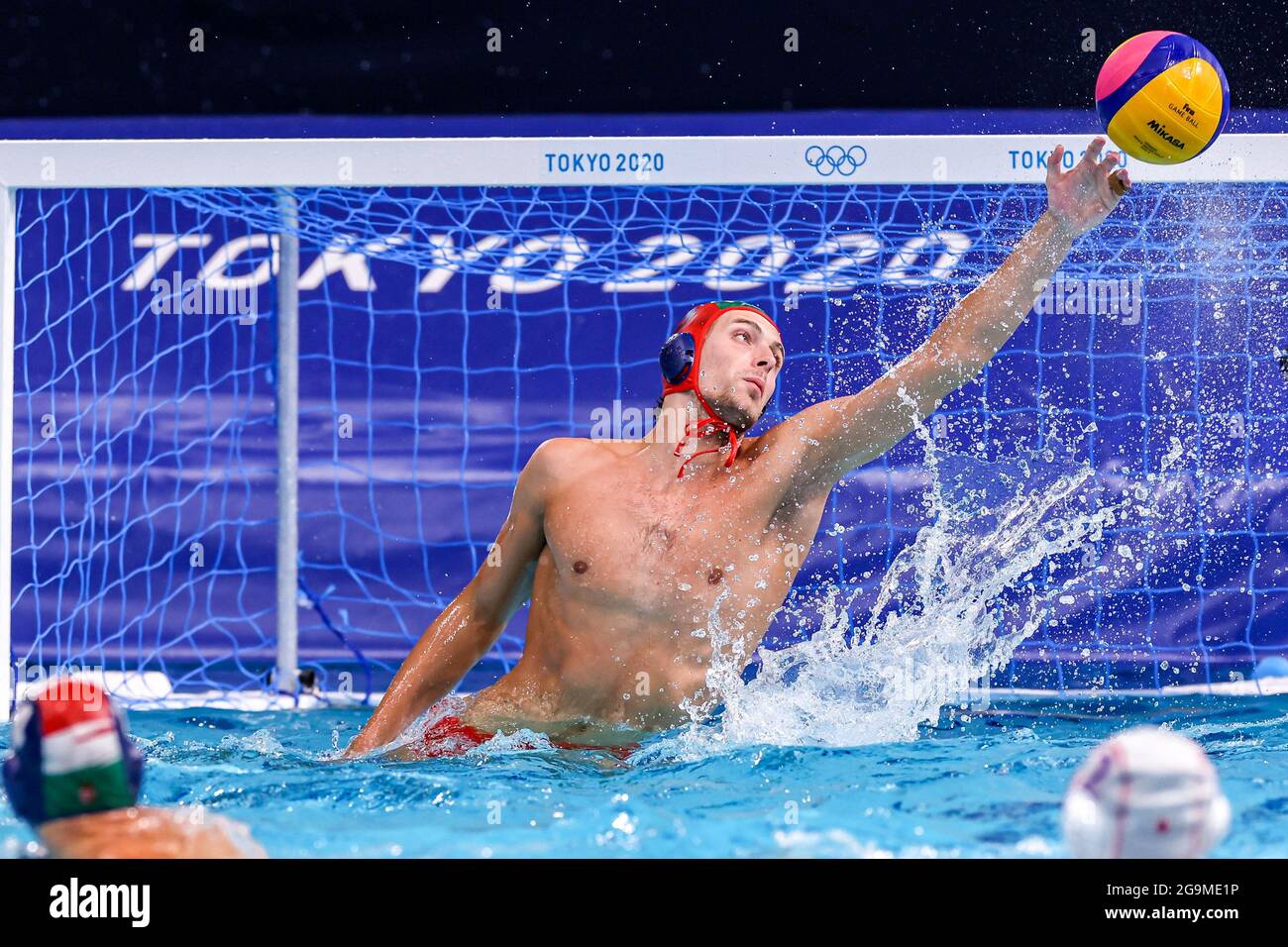 Tokyo, Japon. 27 juillet 2021. TOKYO, JAPON - JUILLET 27: Soma Vogel de Hongrie pendant le match des hommes du tournoi de water-polo olympique de Tokyo 2020 entre le Japon et la Hongrie au centre de Waterpolo de Tatsumi le 27 juillet 2021 à Tokyo, Japon (photo de Marcel ter Bals/Orange Pictures) crédit: Orange pics BV/Alay Live News Banque D'Images