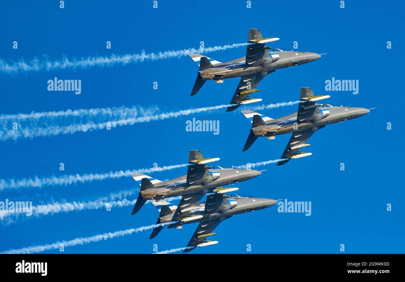 Helsinki, Finlande - 9 juin 2017 : l'Armée de l'Air Finlandaise Display Team Midnight Hawks célébrer 20e anniversaire de l'équipe et 100 ans du centenaire de Banque D'Images