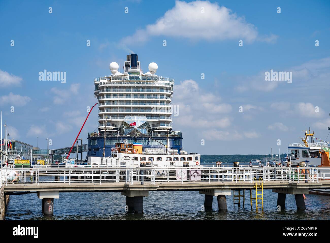 Kiel Hotspot für Kreuzfahrten in die Ostsee am Kieler Ostseekai das Kreuzfahrtschiff Mein Schiff 6 vor dem Auslaufen Banque D'Images