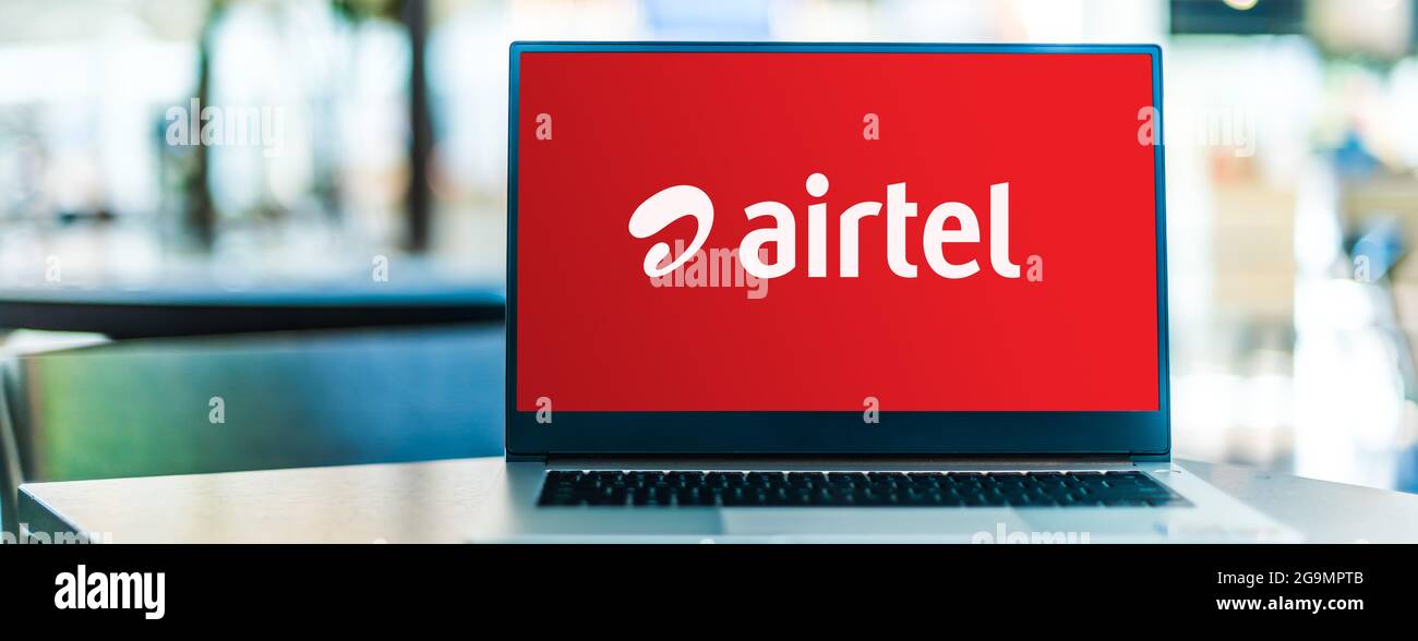 POZNAN, POL - JUL 3, 2021: Ordinateur portable affichant le logo de Bharti Airtel Limited, une société multinationale de services de télécommunications basée à New Banque D'Images