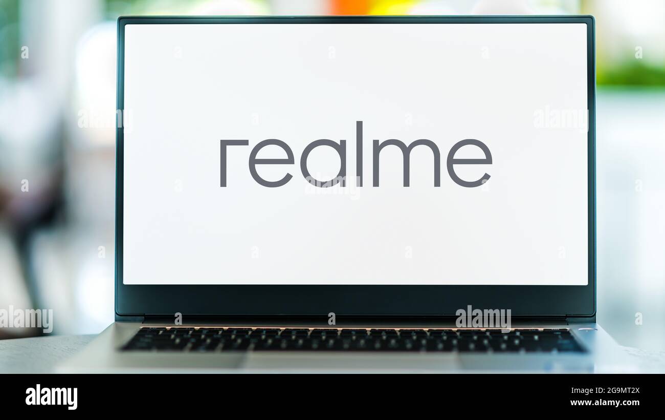 POZNAN, POL - JUL 10, 2021: Ordinateur portable affichant le logo de Realme, un fabricant chinois de smartphones dont le siège est à Shenzhen Banque D'Images