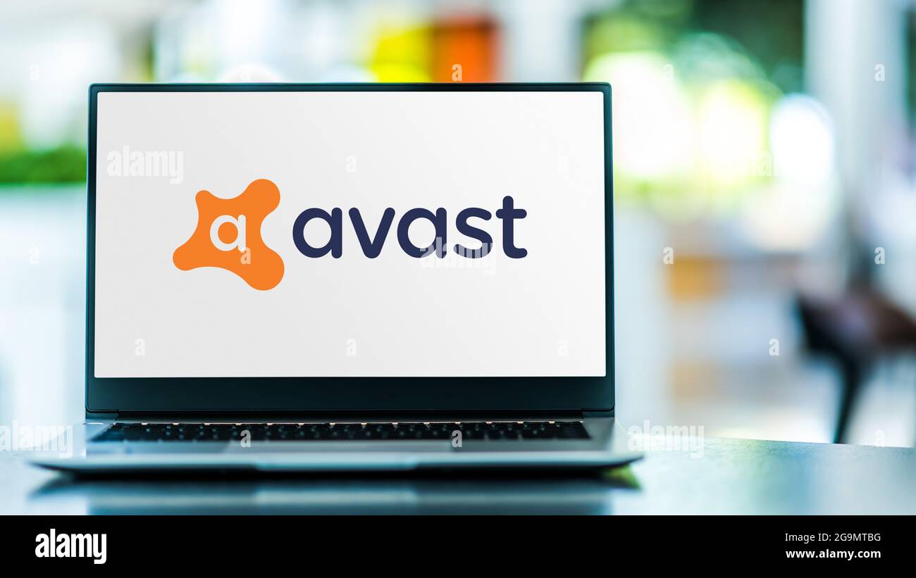 POZNAN, POL - 12 JUIN 2021 : ordinateur portable affichant le logo d'Avast, une multinationale tchèque de logiciels de cybersécurité dont le siège est à Prague, cz Banque D'Images