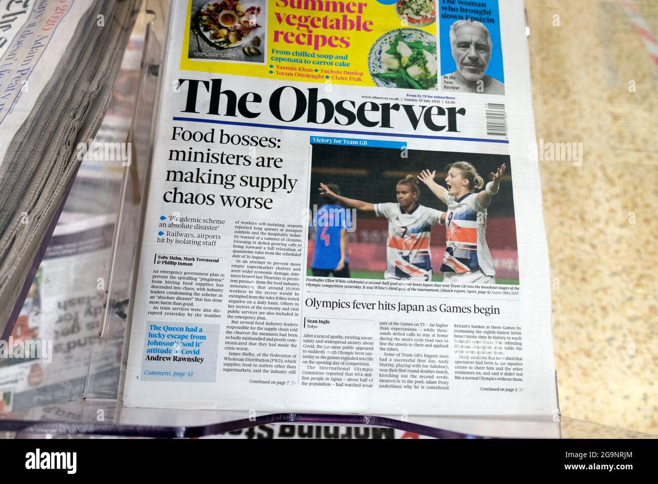 Le journal The observer fait la une de la page d'accueil 'Food boss : les ministres aggravent le chaos de l'approvisionnement' 2021 'la fièvre des Jeux Olympiques frappe le Japon alors que les Jeux commencent' Royaume-Uni Banque D'Images