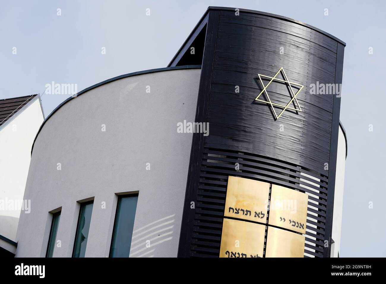 Speyer, Allemagne. 27 juillet 2021. La synagogue 'Beith Shalom' dans le centre-ville. L'UNESCO a désigné le patrimoine culturel juif de Mayence, Speyer et Worms comme nouveau site du patrimoine mondial. Le comité responsable de l'Organisation des Nations Unies pour l'éducation, la science, la culture et la communication (UNESCO) a pris cette décision lors de sa réunion en cours à Fuzhou (Chine). Credit: Uwe Anspach/dpa/Alamy Live News Banque D'Images