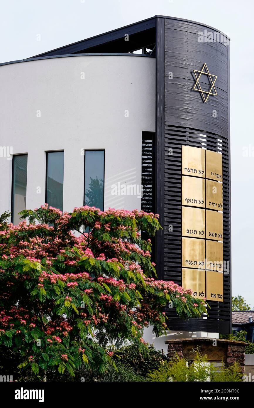 Speyer, Allemagne. 27 juillet 2021. La synagogue 'Beith Shalom' dans le centre-ville. L'UNESCO a désigné le patrimoine culturel juif de Mayence, Speyer et Worms comme nouveau site du patrimoine mondial. Credit: Uwe Anspach/dpa/Alamy Live News Banque D'Images