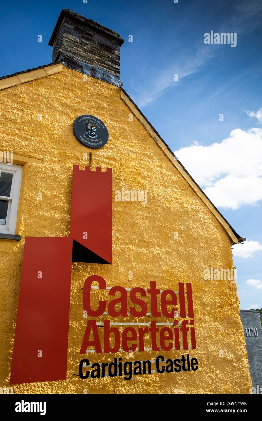 Royaume-Uni, pays de Galles, Ceredigion, Cardigan, Stryd Fawr, Castell Aberteifi, panneau du château Banque D'Images