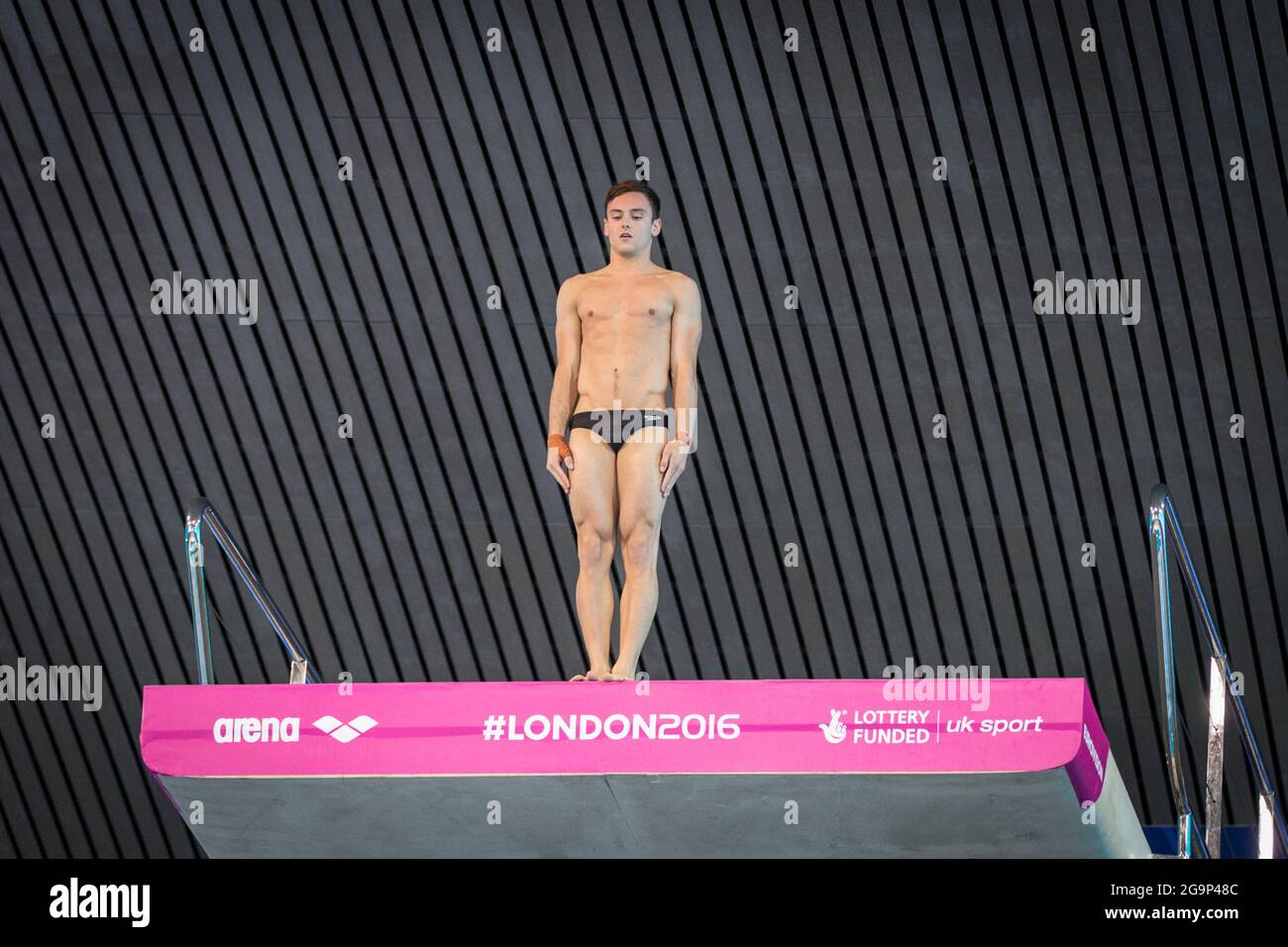 Le plongeur britannique Tom Daley (Thomas Daley) se concentre avant une plate-forme de plongée de 10 m, European Diving Championships 2016, Londres, Royaume-Uni Banque D'Images
