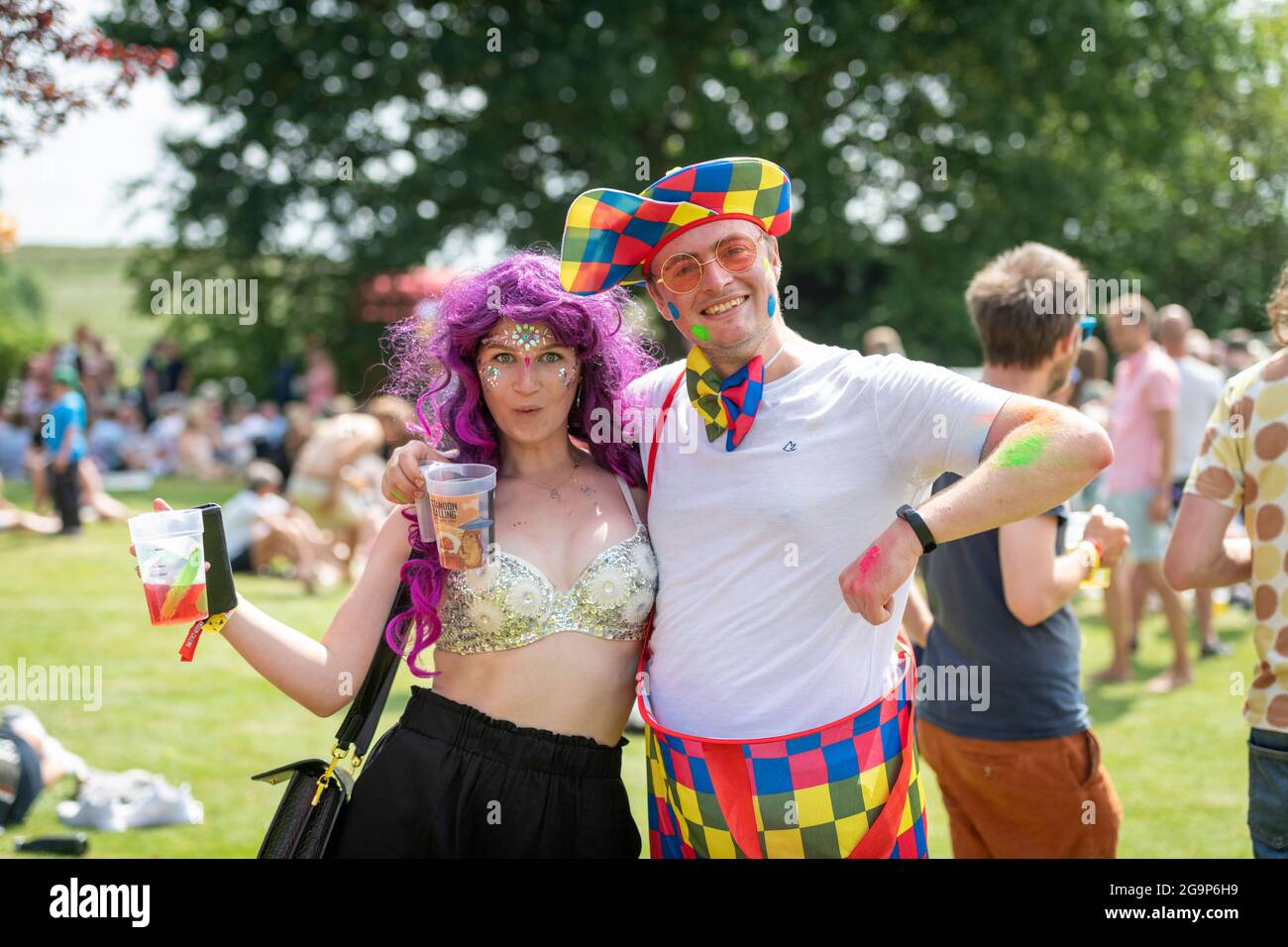 Fans de musique au Standon Calling Music Festival 2021 Hertfordshire Royaume-Uni Banque D'Images