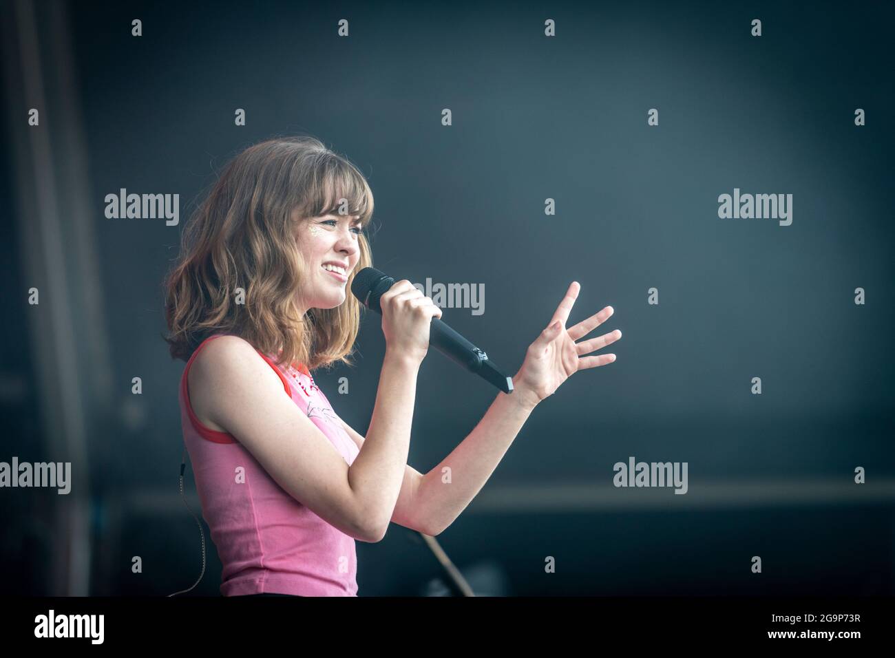 Maisie Peters au Standon Calling Music Festival 2021 Hertfordshire Royaume-Uni Banque D'Images