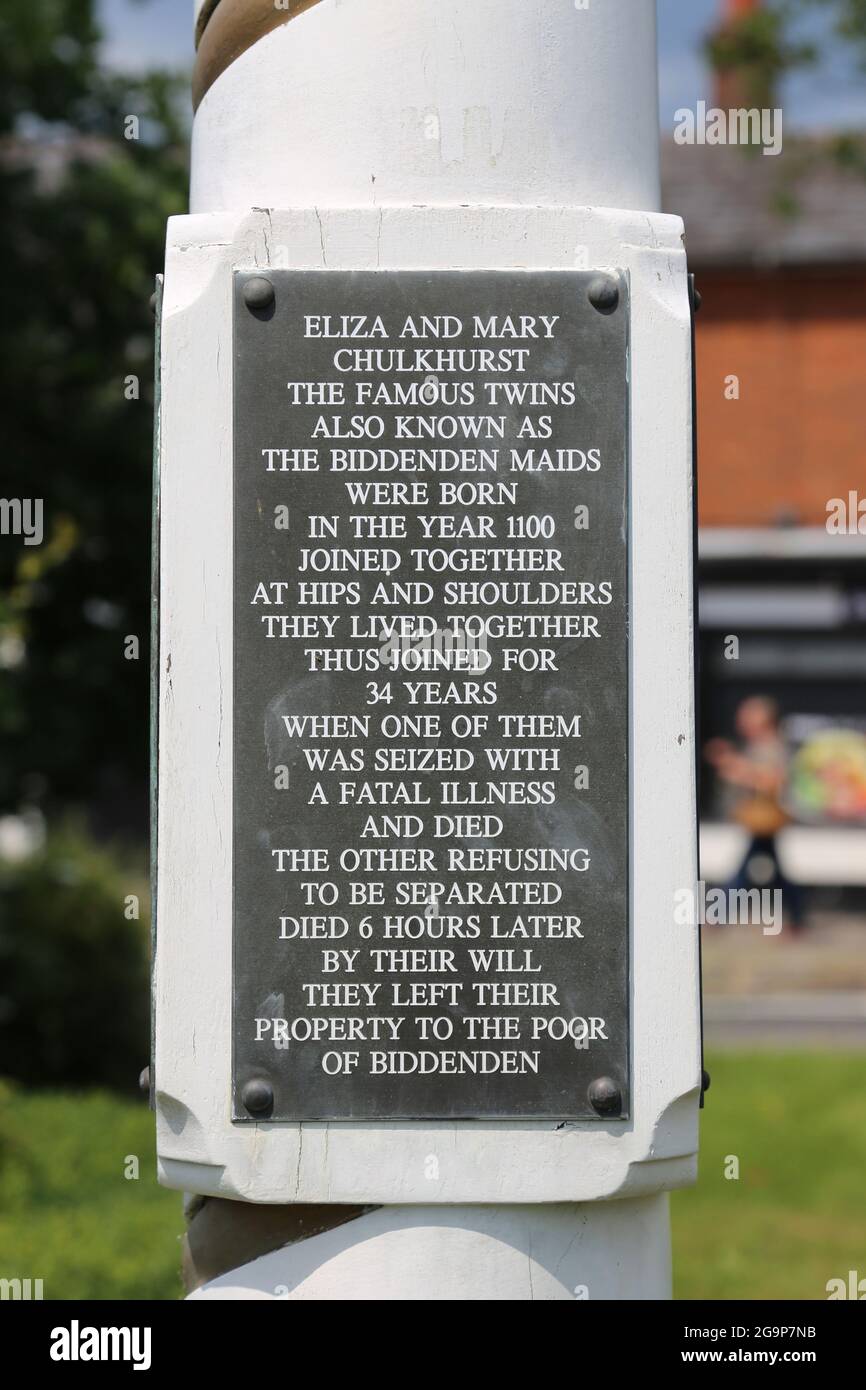 Biddenden Maids signe du village, High Street, Biddenden, Kent, Angleterre, Grande-Bretagne, Royaume-Uni, Europe Banque D'Images