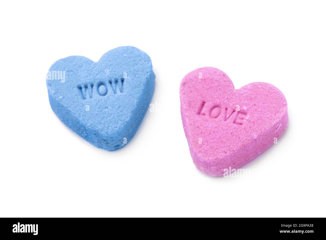 Sucrerie classique colorée en forme de coeur avec texte pour la Saint-Valentin isolé sur fond blanc Banque D'Images