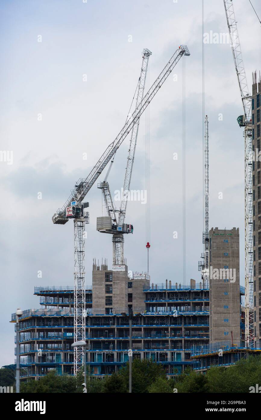 Grues sur la ligne de ciel dans le centre-ville de Leeds, West Yorkshire, Royaume-Uni Banque D'Images