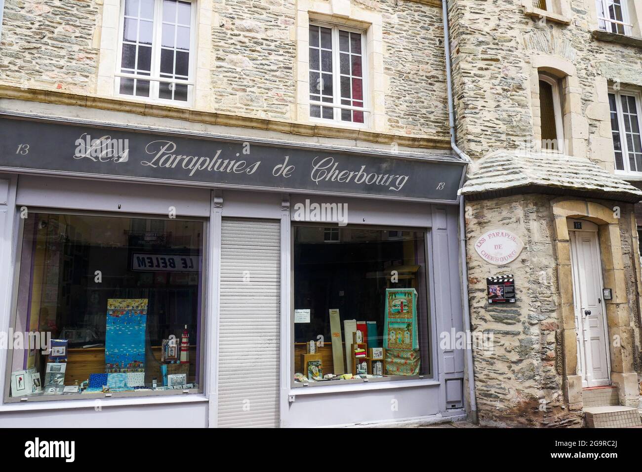 Visite de la ville des Parapluies de Cherbourg boutique des