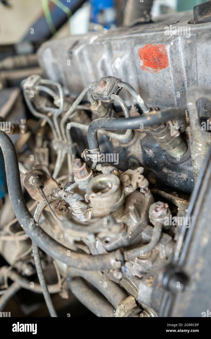 Plan vertical du moteur d'une vieille voiture Banque D'Images