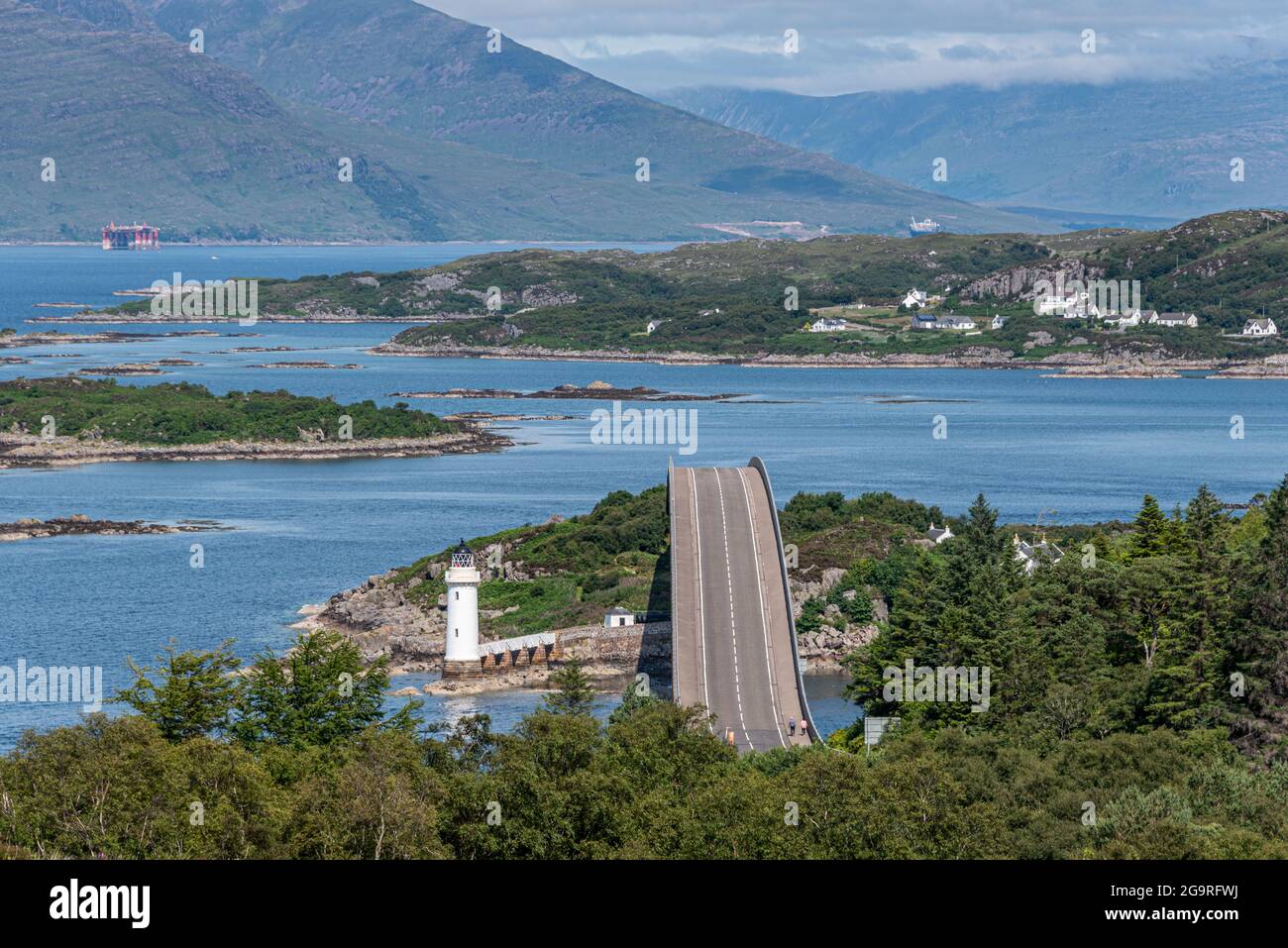 Le pont de Skye est un pont routier au-dessus du Loch Alsh, en Écosse, reliant l'île de Skye à l'île d'Eilean Bàn et au continent. Kyleakin LIG Banque D'Images